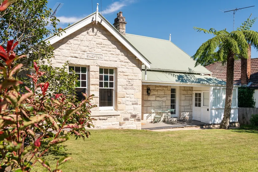 Spacious Centrally Located Retreat - Shepton House - Image 1