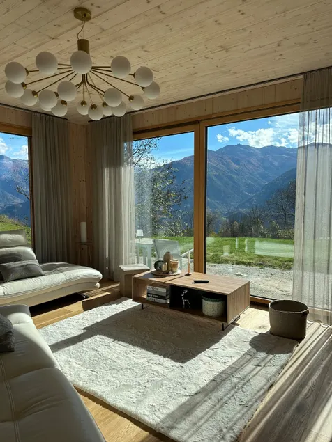 Swiss Alps Panorama House & Sauna - Image 1