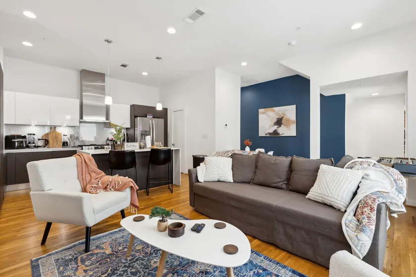 The Indigo 2BDTownhouse DownTown Walkable - Image 1
