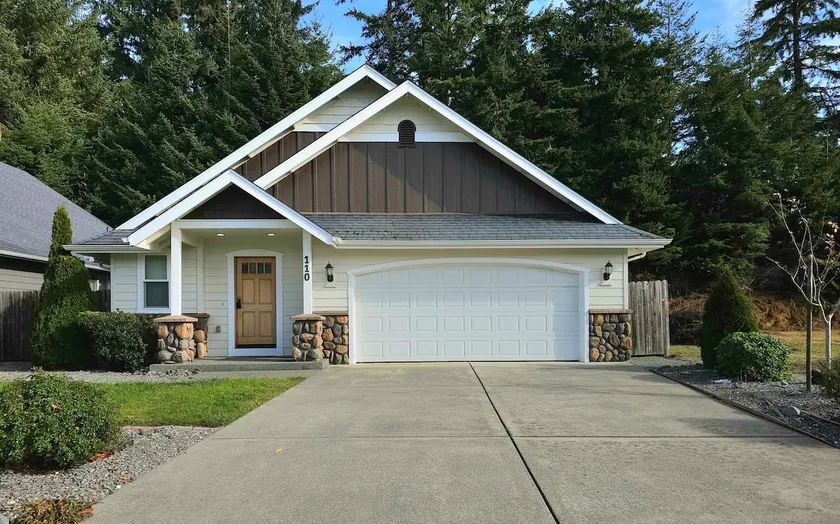 Cozy Home in Crescent City - Image 1
