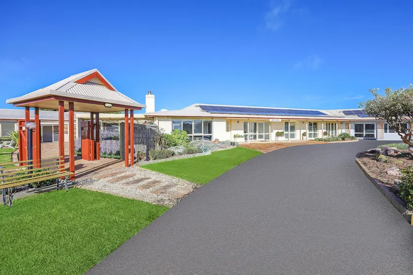 Logans Beach Apartments - BeachHouse - Image 1