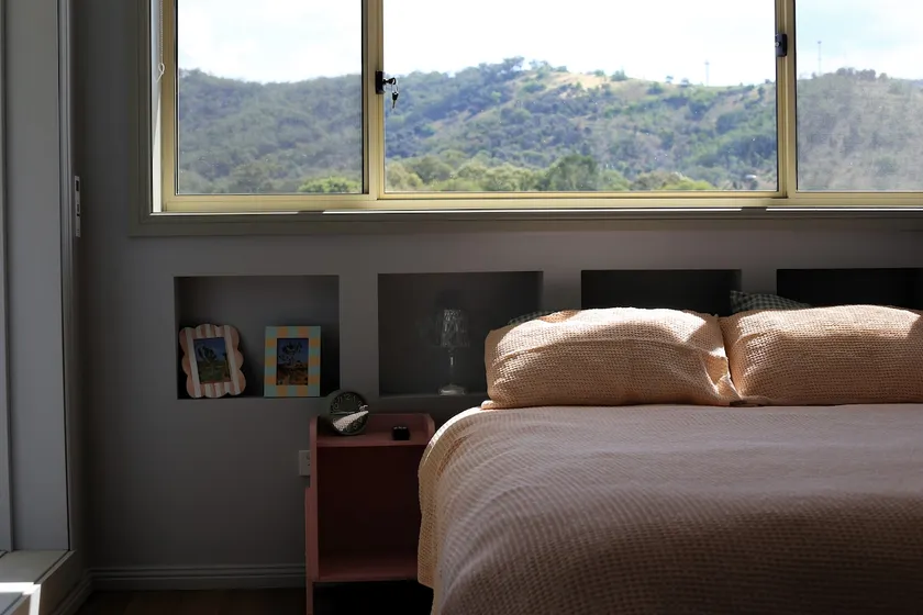 Claret self-contained studio (with double shower!) - Image 1