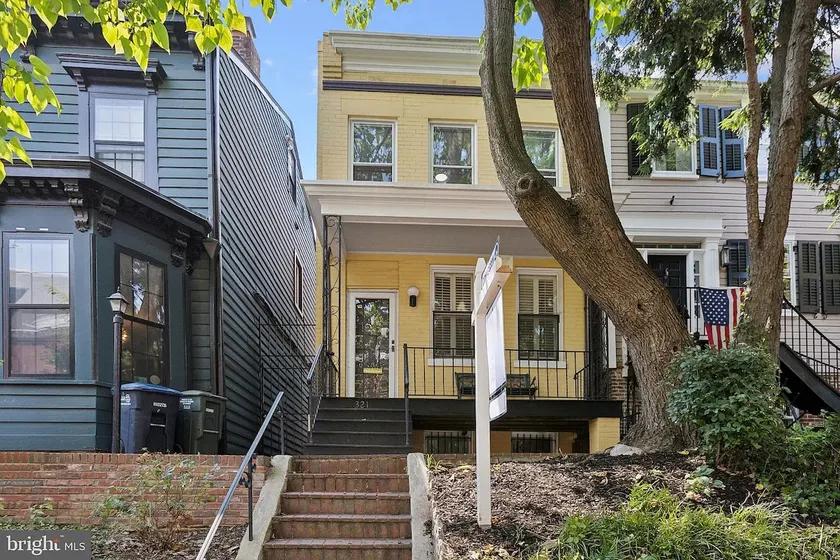 Cozy Modern Studio, Capitol Hill - Image 1