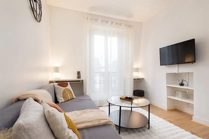 Paris Escape, Sacré-Cœur View & Netflix - Image 1