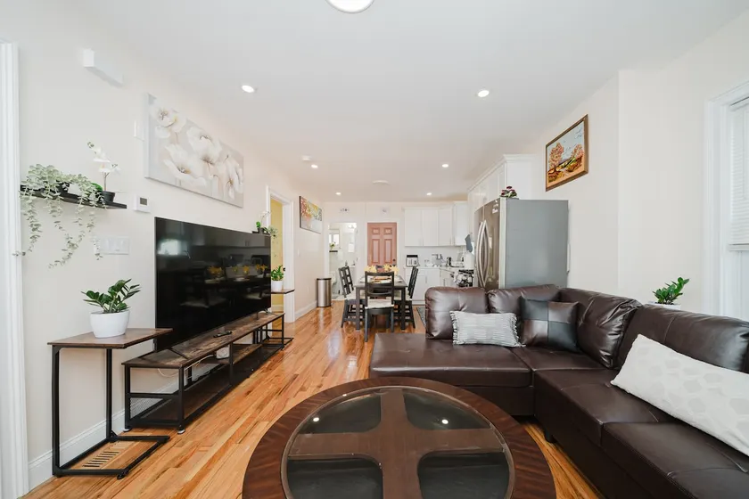 FREE Parking & Cozy 3BR/2BA Near Boston + AC, W/D - Image 1