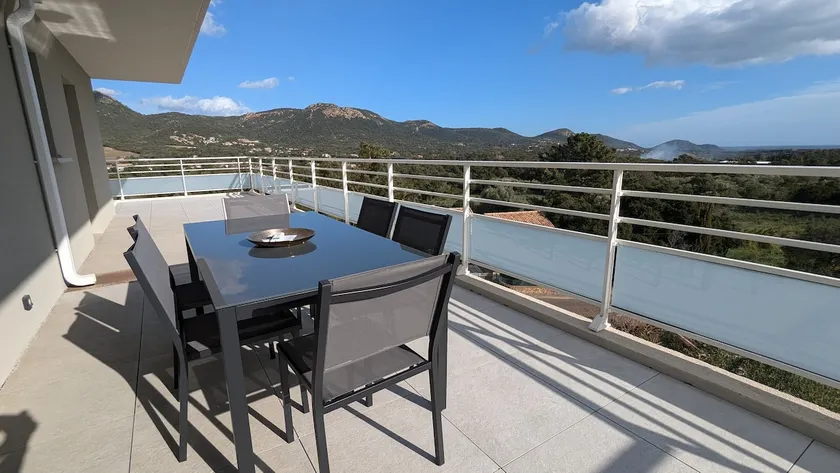 Sea & mountain view — 2-bedroom apartment with large terrace - Image 1