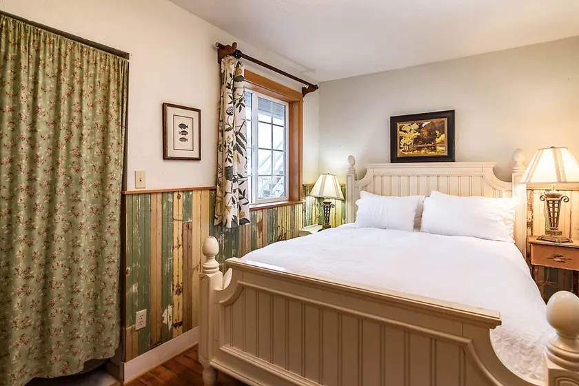 Mae West Bungalow - Image 1