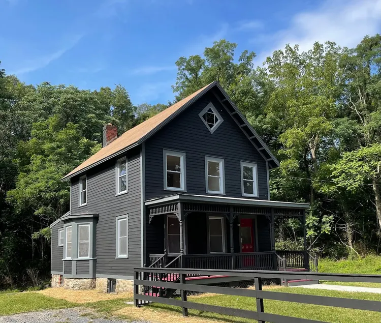 Cozy Farmhouse in Newburgh - Image 1
