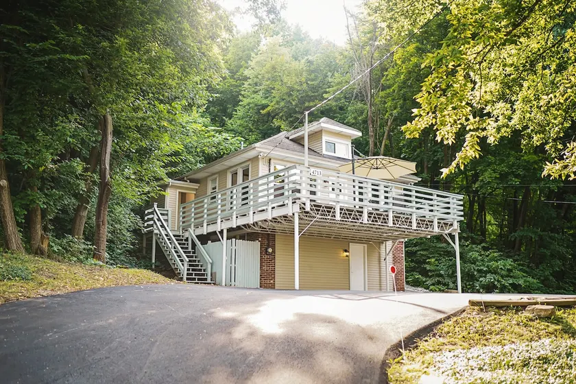 River View in the Heights - Image 1