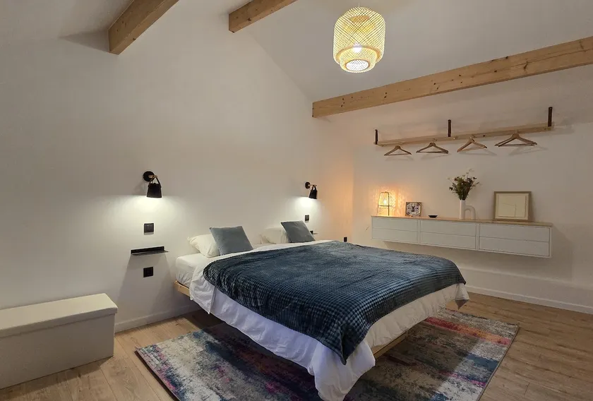 Small cozy house with garden - wood view - Image 1