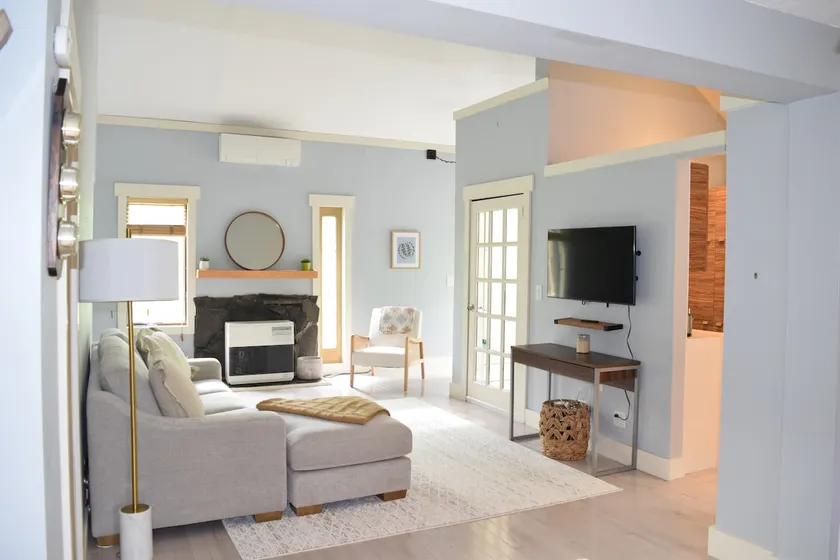 Warm and cozy home w/ mountain views - Image 1