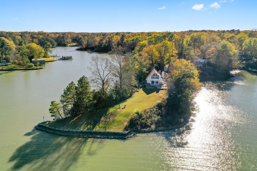Waterfront Home - Dock, Kayaks, Fire Pit, Grill - Image 1