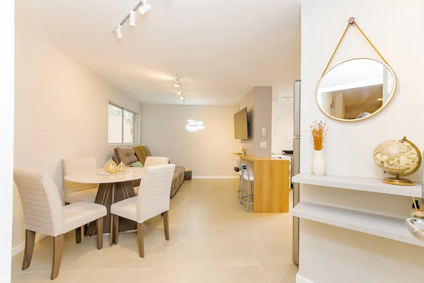 Newly renovated apartment in Bigorrilho with arcade and + - Image 1
