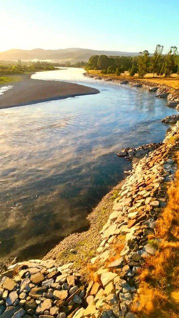 Leufü Valdivia, on the edge of the river and with a water hole - Image 1