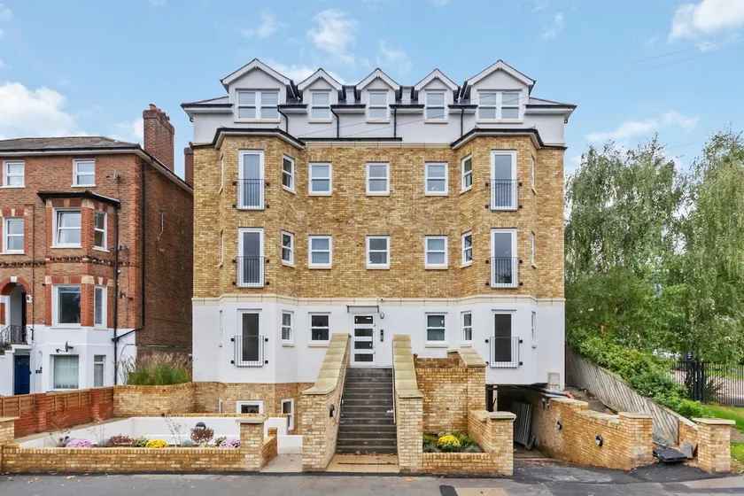 Sophisticated 2Bedroom Flat, Leatherhead, Sleeps 4 - Image 1