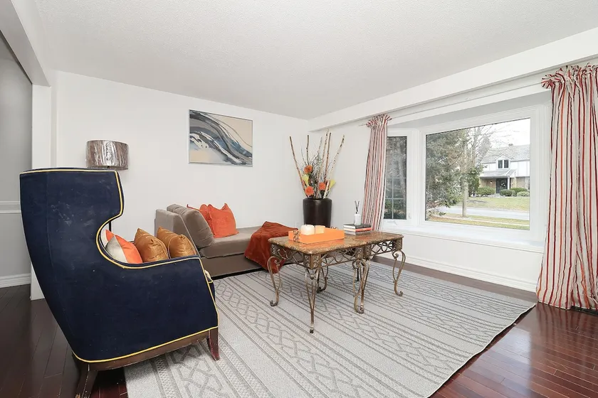 Large 4BR Oakville Home • Toronto & Stadium Access - Image 1