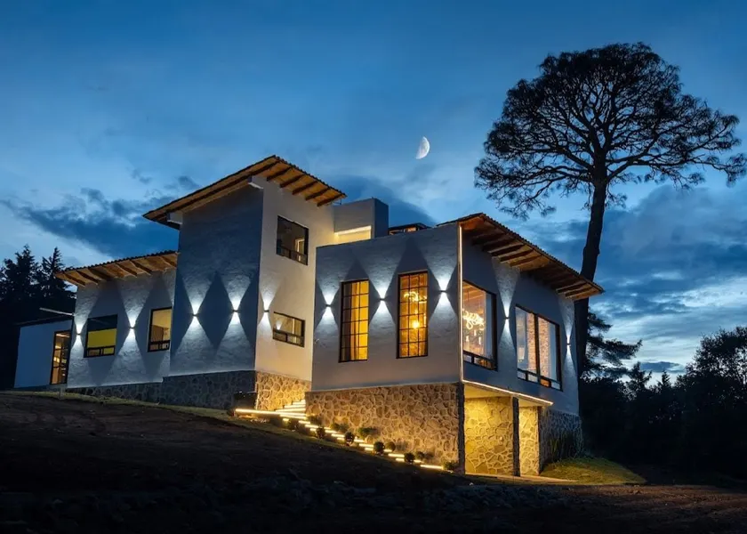 The tree house (heated pool 35° to 40°) - Image 1