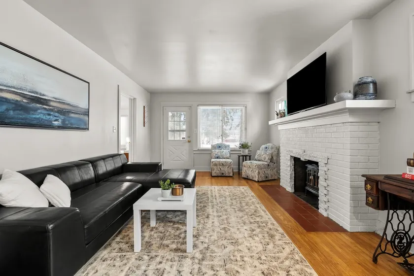 Cozy Cottage House - Image 1