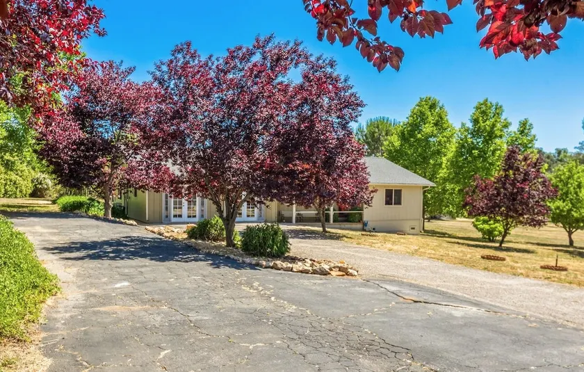 Apple Farm Getaway - Image 1