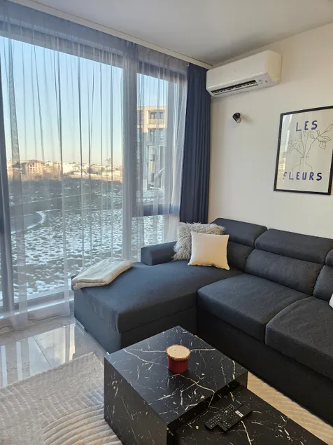 Stylish and Modern 1bdrm apt free private parking - Image 1