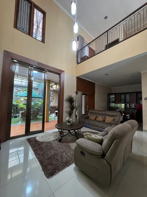 Allura's Villa - Image 1