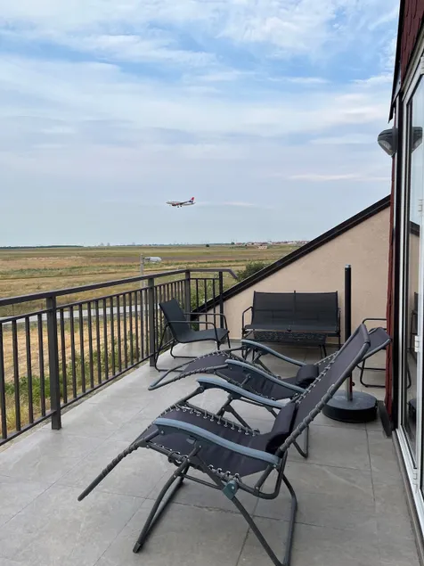Airport Gate 25 (Apartment 3) - Image 1