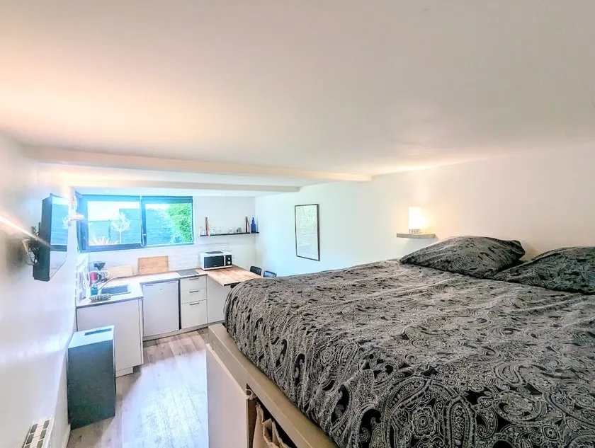 My cabin in the city. - Image 1