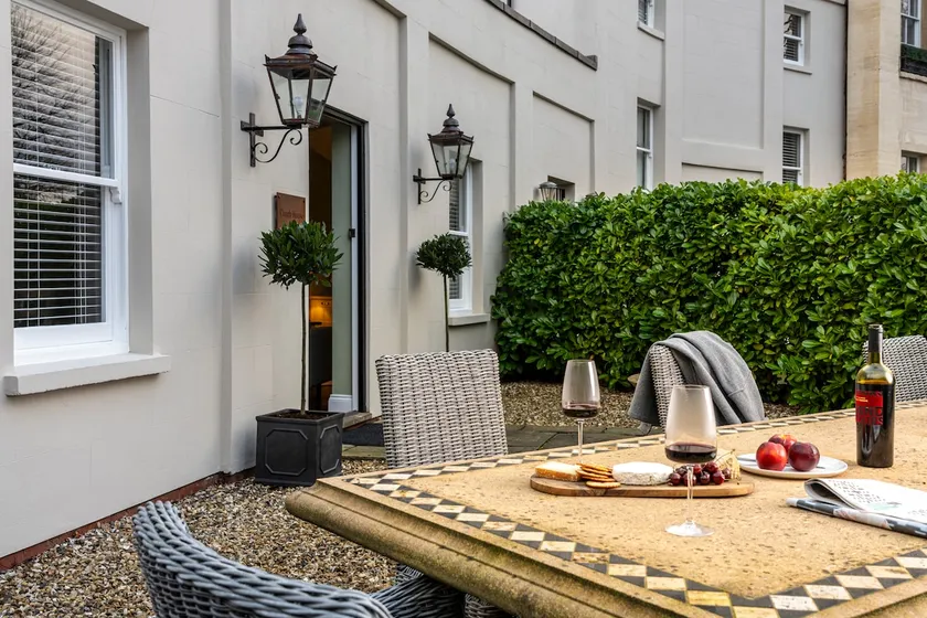 Regency Coach House Cheltenham - Image 1