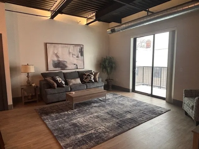 Modern Downtown Apt-Longer Stay Discount - 204 - Image 1