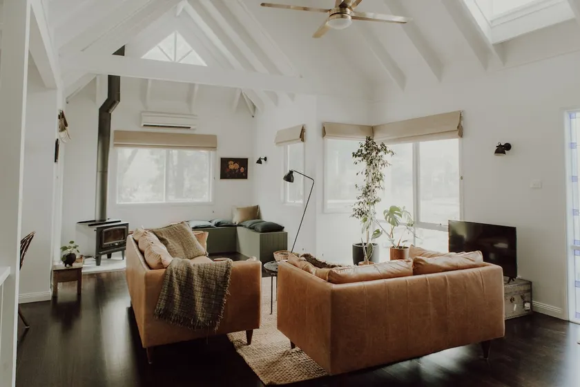 Cozy Cottage with large Gardens and close to town - Image 1