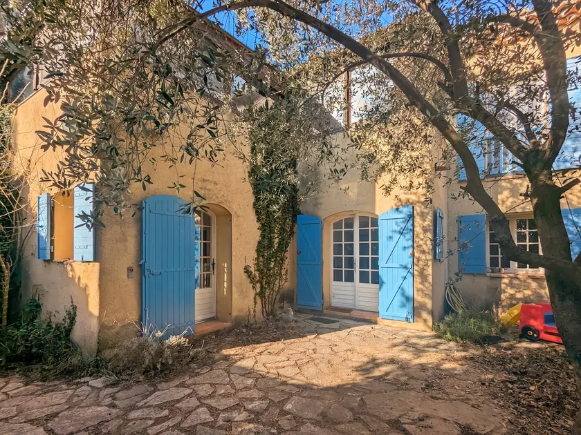 Charming 2-bedroom in a Provençal farmhouse near Avignon - Image 1