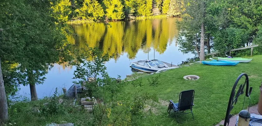 Private Waterfront Retreat - Image 1