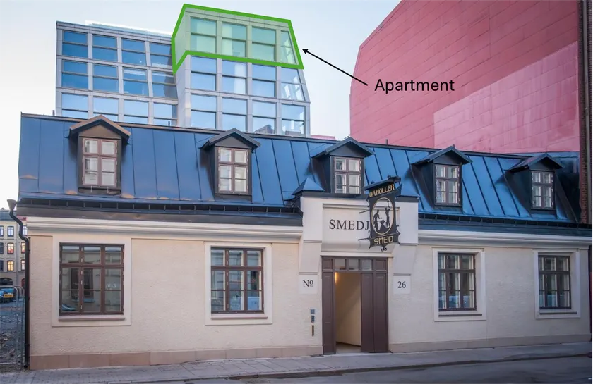 New top floor apartment in city center - Image 1