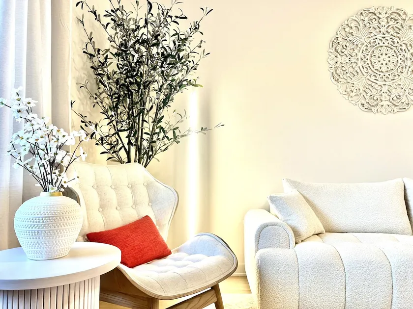 Lori | Luxury -1BR/BA w/Amenities near Airport - Image 1