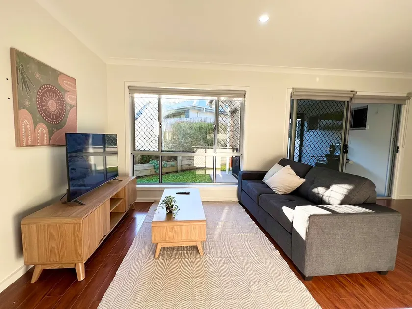 Cute Coomera Home near Theme Parks & Shops - Image 1