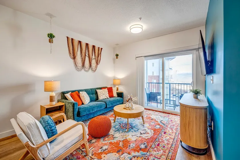 Boho 2bd 2ba w/ Hot Tubs & Pickle Ball Cts - Image 1