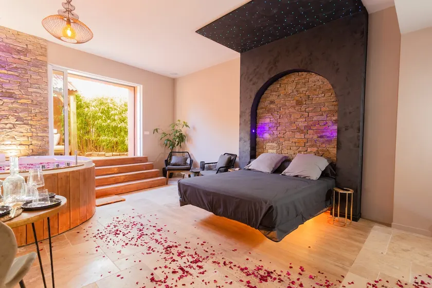 romantic luxury loveroom - Image 1
