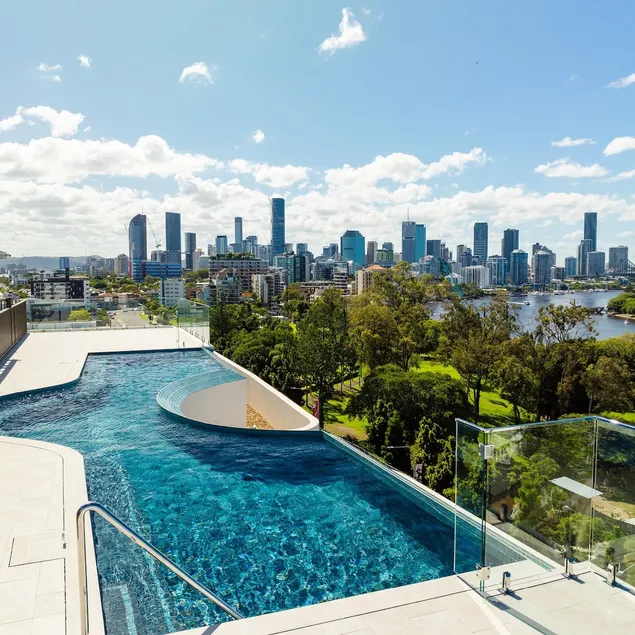 "The Mowbray"-Luxury,rooftop pool,gym,free parking - Image 1