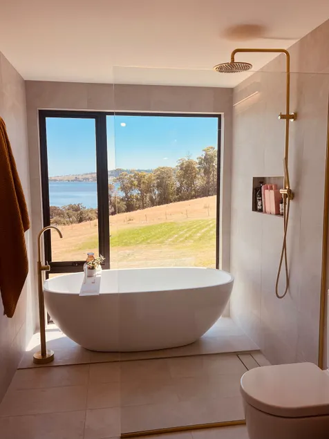Luxury Modern Barn - Water & Vineyard Views - Image 1
