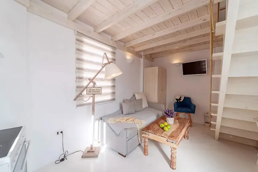 Cozy Apartment Split Level, Santorita Suites - Image 1