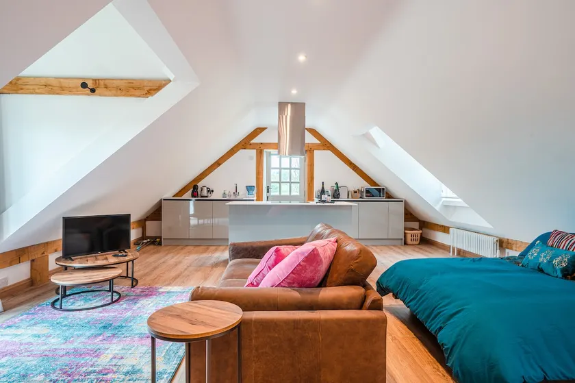 Idyllic Rural Escape with Countryside Views - Image 1