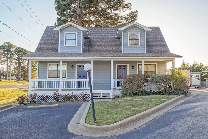 The Hamilton Townhouse - Image 1