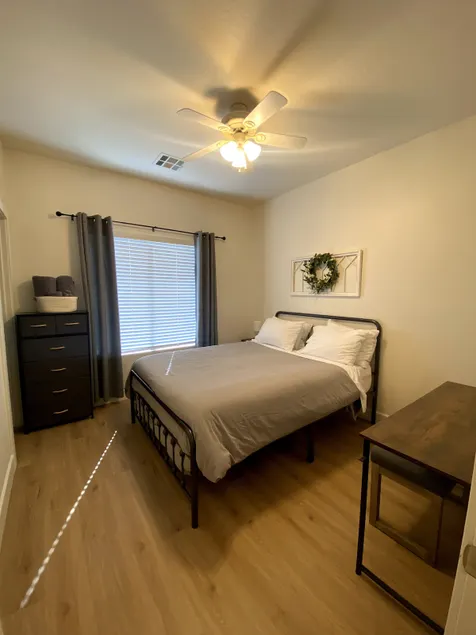 Private Bed/Bath in Surprise - Image 1