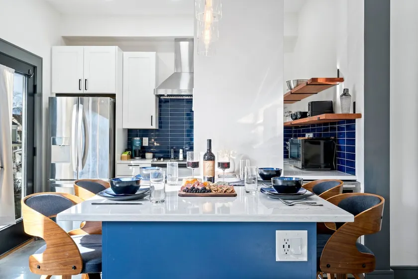 Sleeps 10 | 2 Kitchens | Near Back Cove | Parking - Image 1