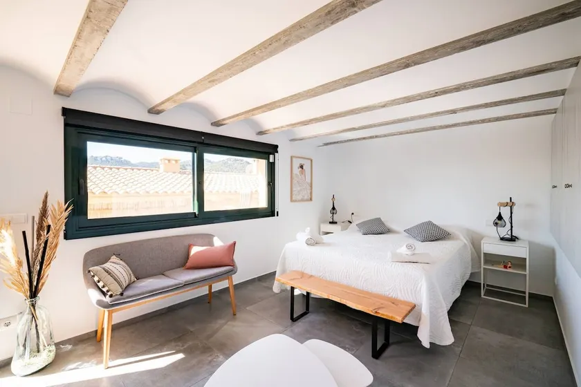 Lola's Beach House - Image 1