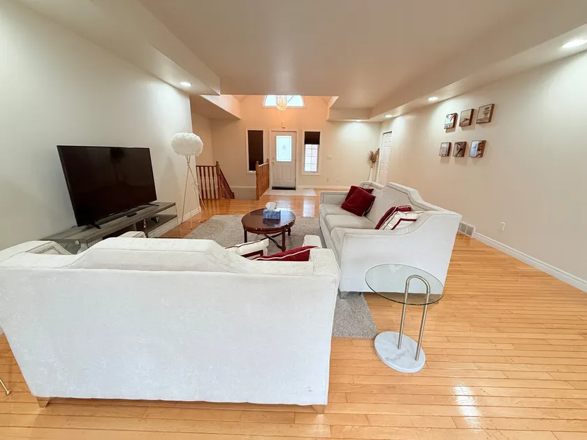 Cozy 2-Bedroom Home w/ Modern Amenities in Windsor - Image 1