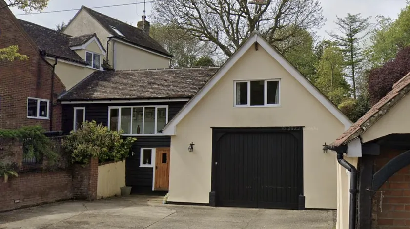 Cosy Self Contained Annexe - Image 1