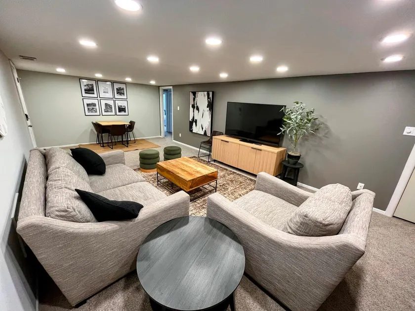 Cozy 2BR ~15 minutes to Red Rocks - Image 1