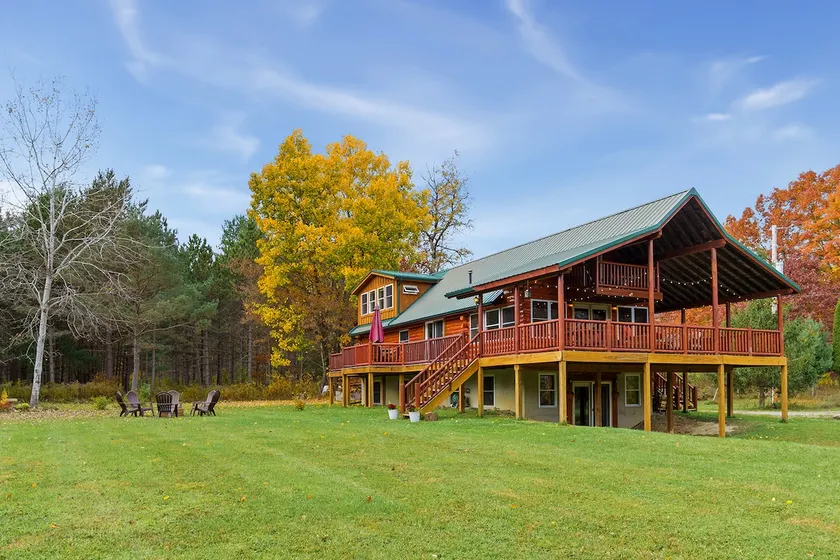 7 Pines Lodge - Image 1