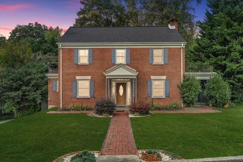 Cozy Colonial Getaway - Image 1